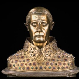 San Gennaro batte Elisabetta II: il tesoro è la collezione di preziosi più ricca al mondo
