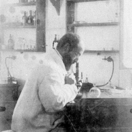 Vincenzo Tiberio, ufficiale medico della Regia Marina, primo italiano scopritore degli antibiotici