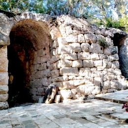L’oppidum Pirae a Scauri. Una rassegna documentaria