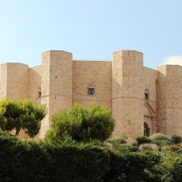 Castel del Monte, l’imponente castrum ottagonale di Federico II: la storia, le opere, il significato